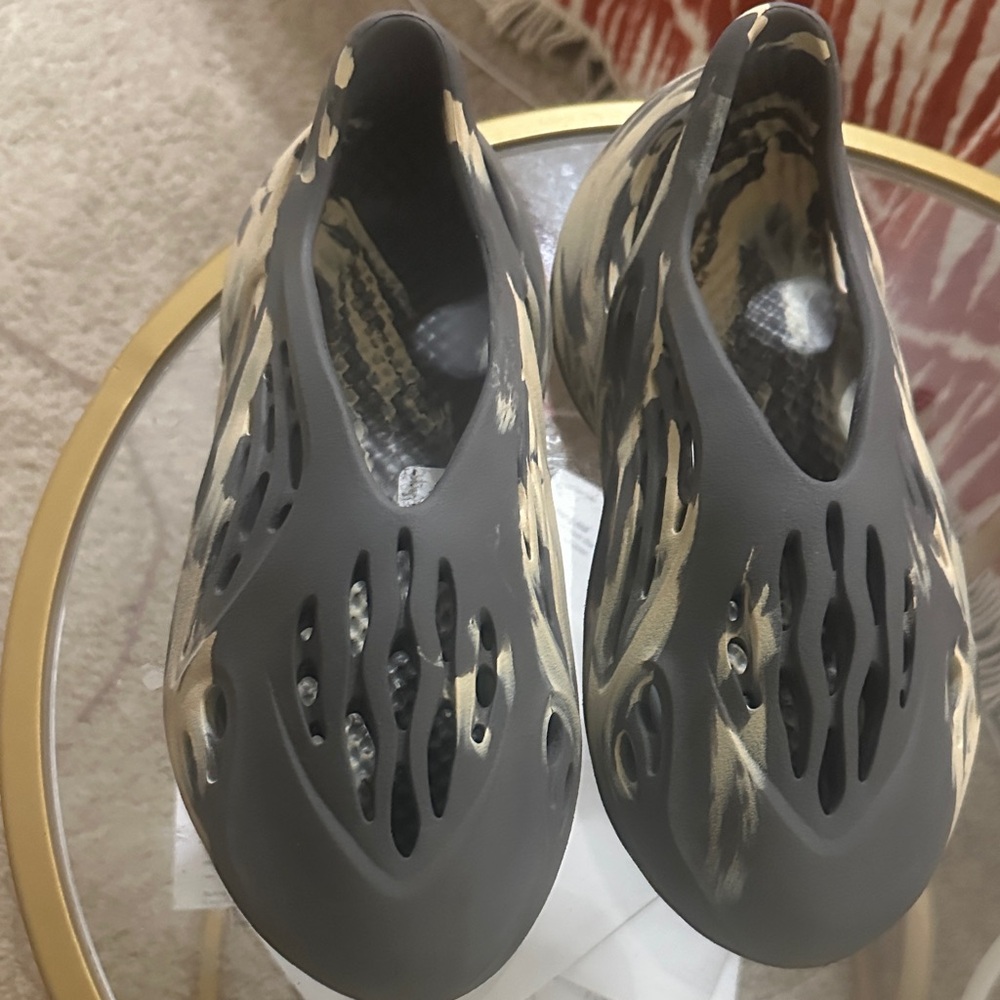 Authentic Yeezy foam runners Grey and Cream Slip-On Shoes